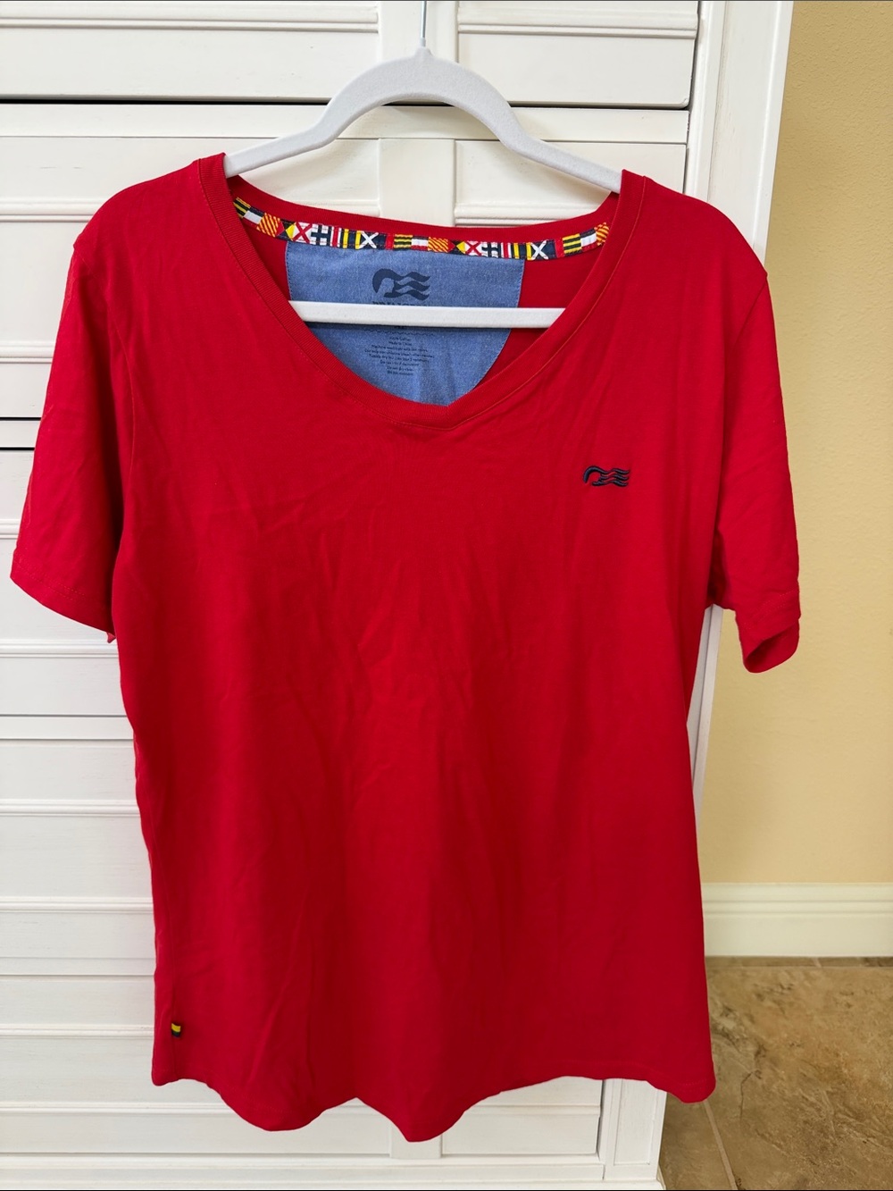 Princess Cruises Red V-Neck Short Sleeve Top XL EUC Logo Fits like a Large
